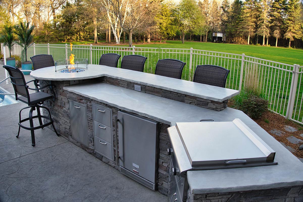 A custom concrete outdoor grill surround