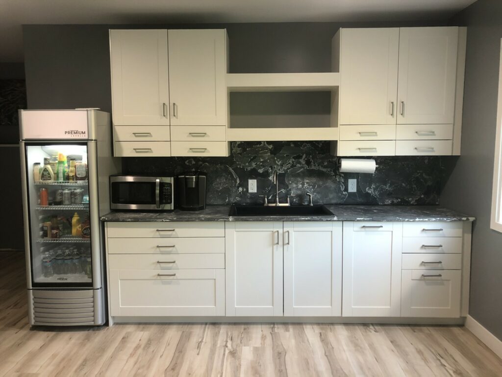 Concrete kitchenette countertop and backsplash
